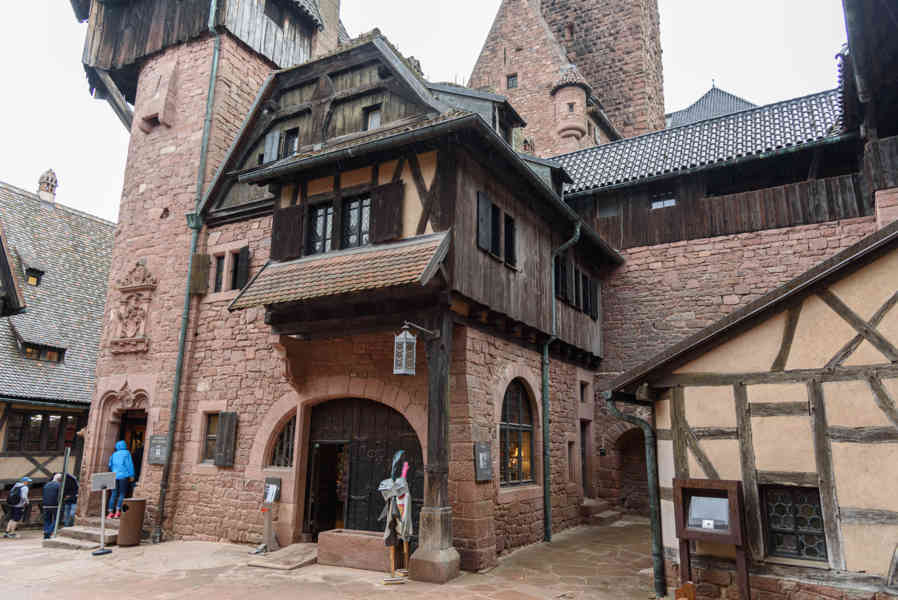 Francia - Alsacia 368 - Orschwiller - castillo de Koenigsbourg.jpg